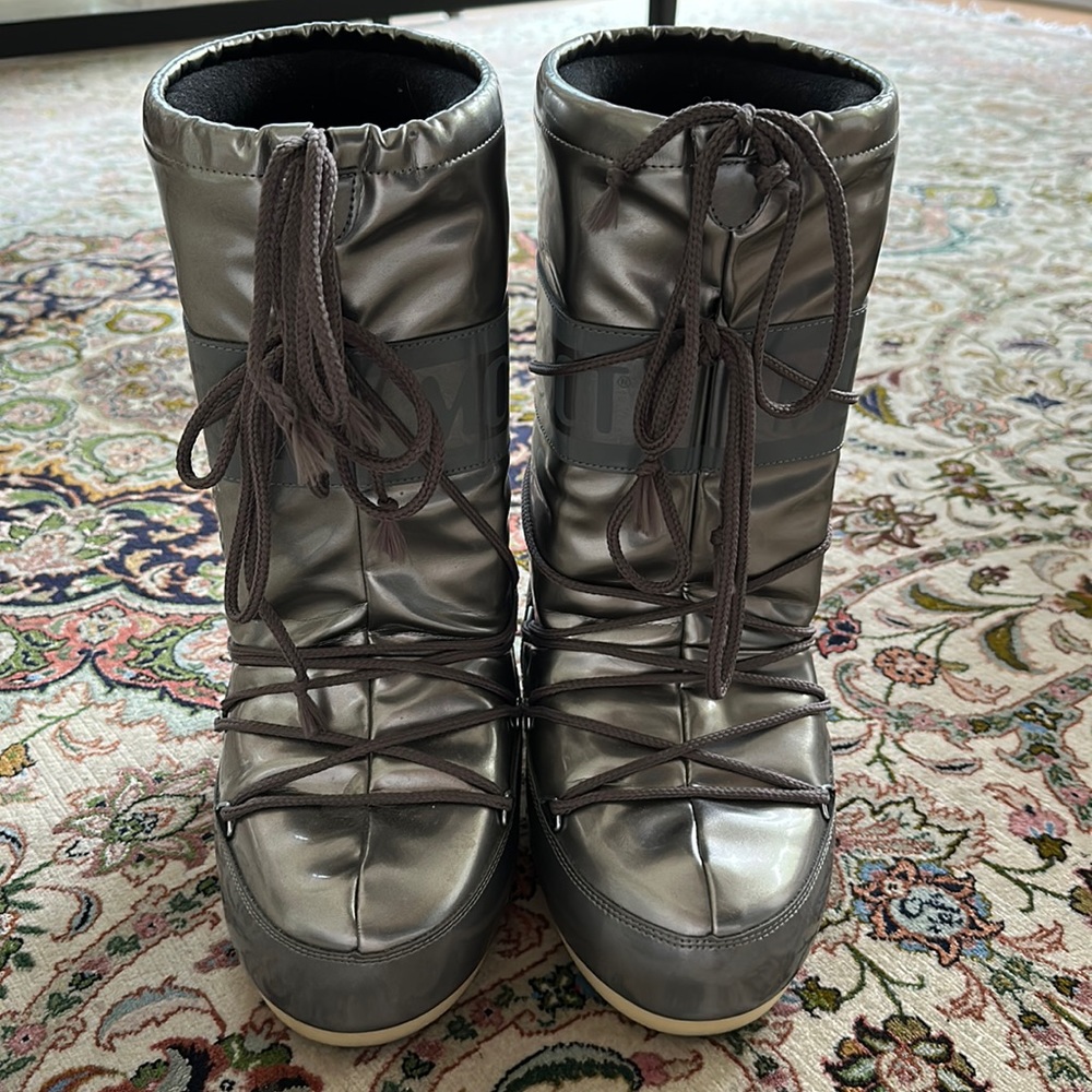 MOON BOOT